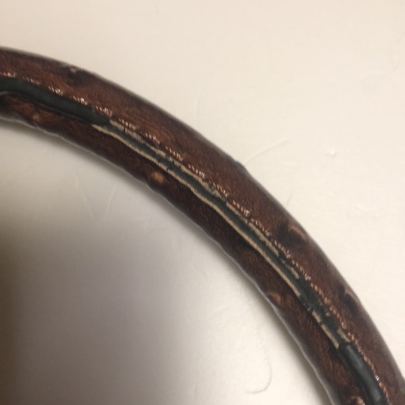 GUESS JOELLA tote bag. Faux Ostrich Embossed Leather. Rich brown shoulder bag. - Picture 15 of 16